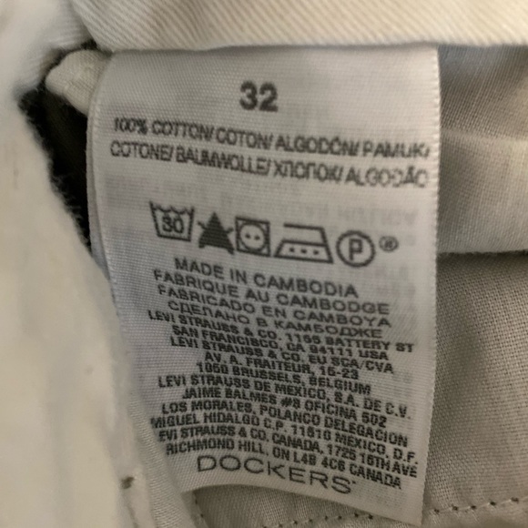 DOCKERS - SIZE 32 - AVOCADO GREEN SHORTS - Picture 4 of 4